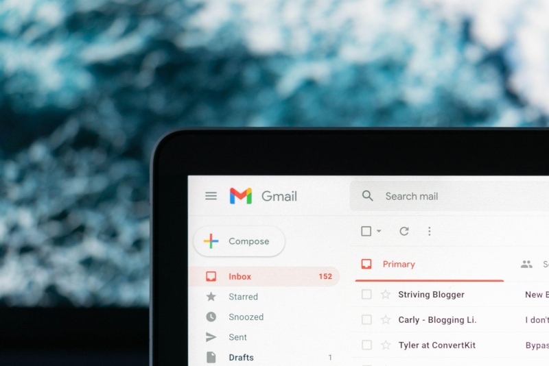 Tampilan Gmail pada Laptop dan Tablet