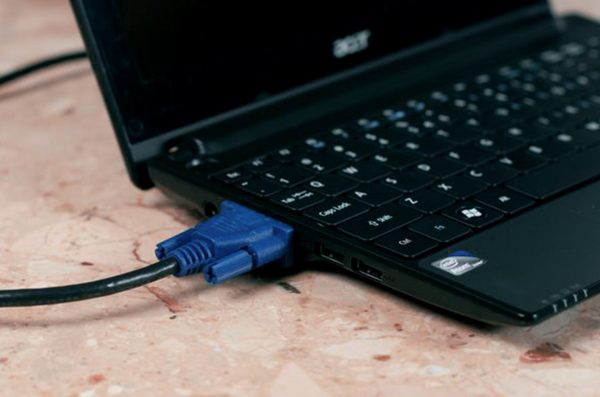 cara mengatasi masalah laptop blank hitam tapi hidup di windows 10